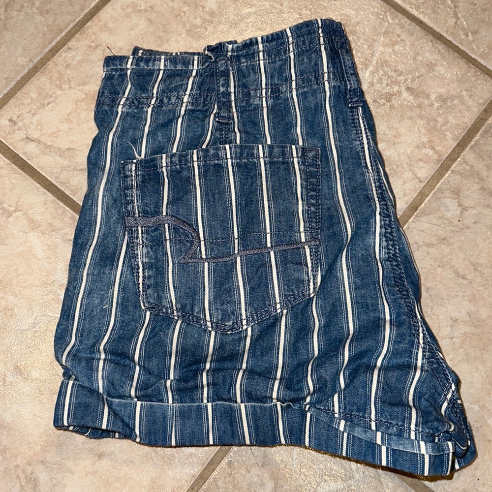 AMERICAN EAGLE STRIPE SHORTS